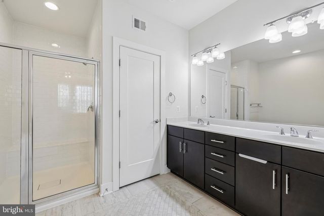 918 KING FARM BLVD, Rockville, MD 20850