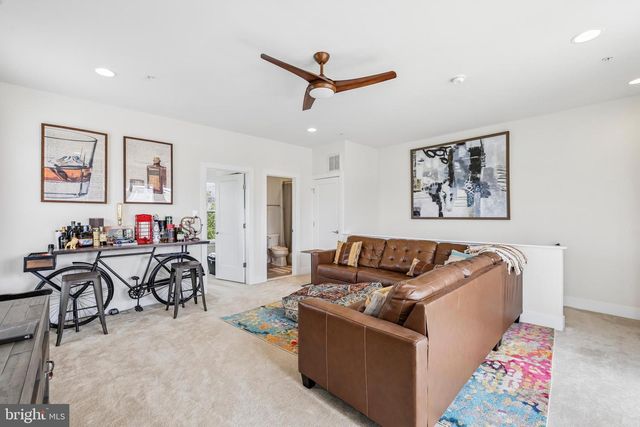 918 KING FARM BLVD, Rockville, MD 20850
