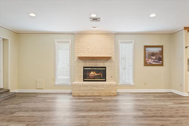 120 Wooded Crest Drive, Woodway, TX 76712