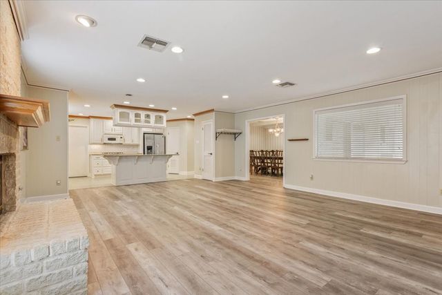 120 Wooded Crest Drive, Woodway, TX 76712