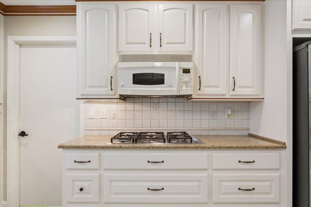 120 Wooded Crest Drive, Woodway, TX 76712