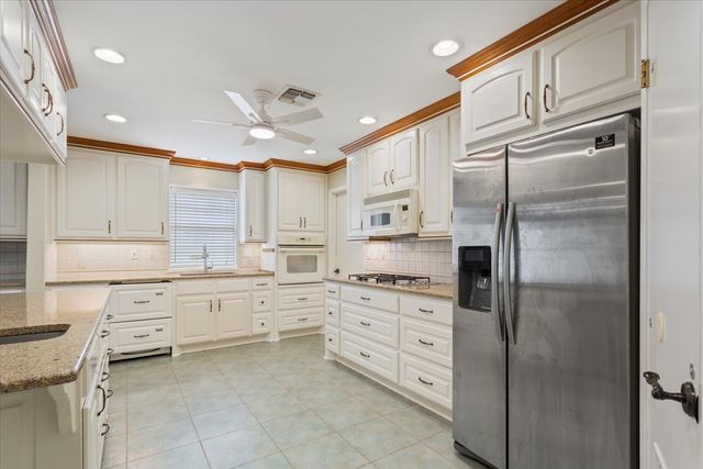 120 Wooded Crest Drive, Woodway, TX 76712