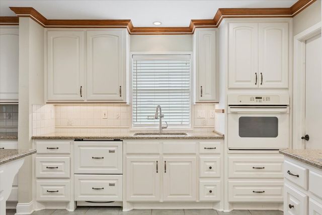 120 Wooded Crest Drive, Woodway, TX 76712