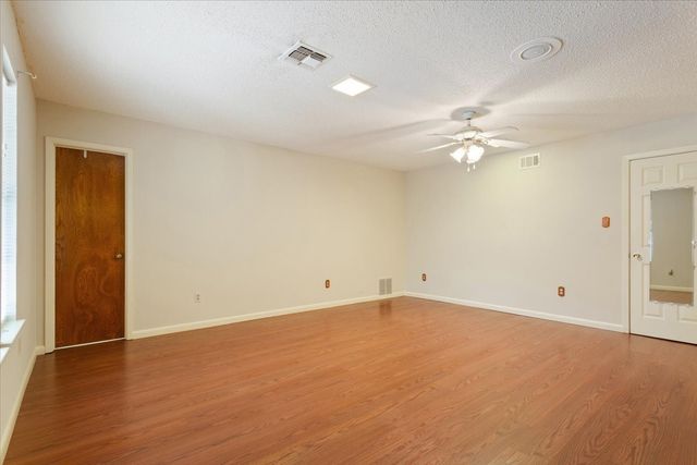 120 Wooded Crest Drive, Woodway, TX 76712