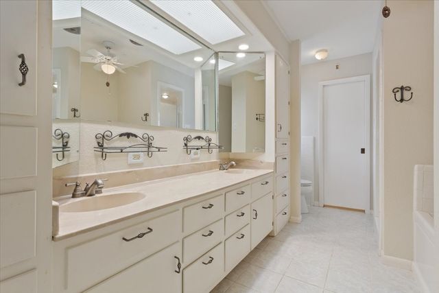 120 Wooded Crest Drive, Woodway, TX 76712