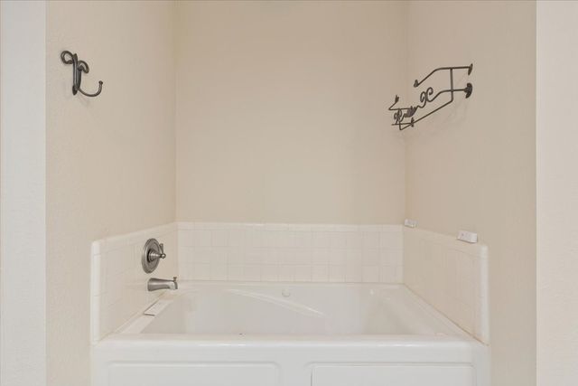 120 Wooded Crest Drive, Woodway, TX 76712