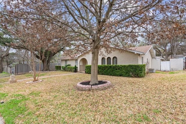 120 Wooded Crest Drive, Woodway, TX 76712