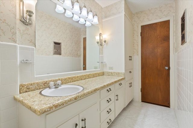 120 Wooded Crest Drive, Woodway, TX 76712