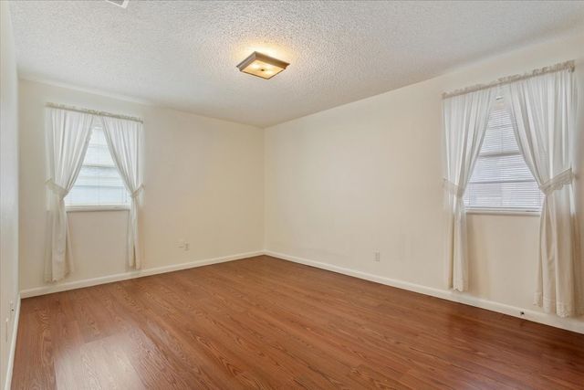 120 Wooded Crest Drive, Woodway, TX 76712