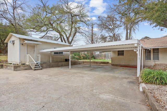 120 Wooded Crest Drive, Woodway, TX 76712