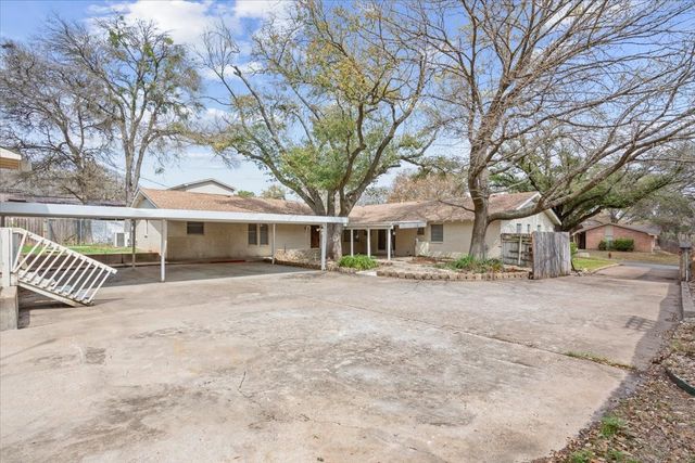 120 Wooded Crest Drive, Woodway, TX 76712