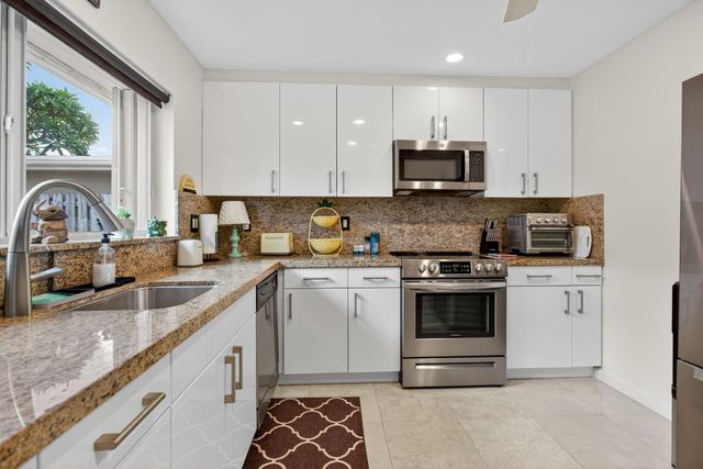 2534 SE 14th Street, Pompano Beach, FL 33062