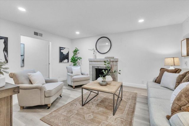 24 W Pardee Ln, Stockton, CA 95207