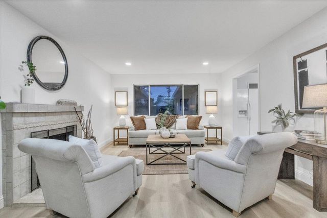 24 W Pardee Ln, Stockton, CA 95207