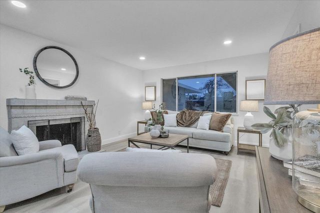 24 W Pardee Ln, Stockton, CA 95207