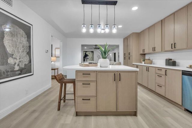 24 W Pardee Ln, Stockton, CA 95207