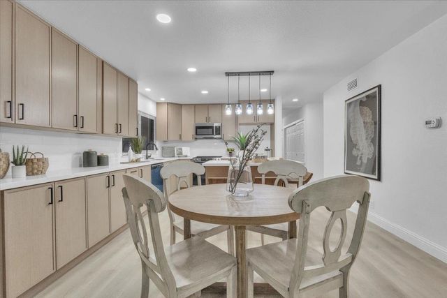 24 W Pardee Ln, Stockton, CA 95207