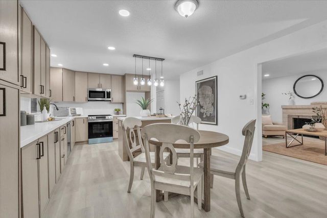 24 W Pardee Ln, Stockton, CA 95207