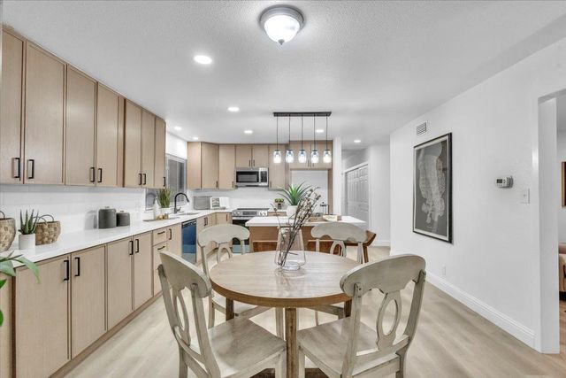 24 W Pardee Ln, Stockton, CA 95207