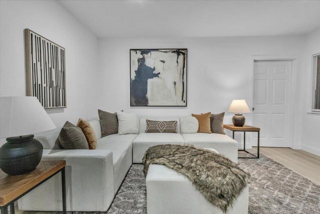 24 W Pardee Ln, Stockton, CA 95207