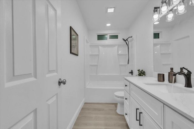 24 W Pardee Ln, Stockton, CA 95207