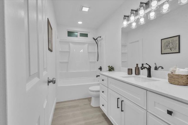 24 W Pardee Ln, Stockton, CA 95207