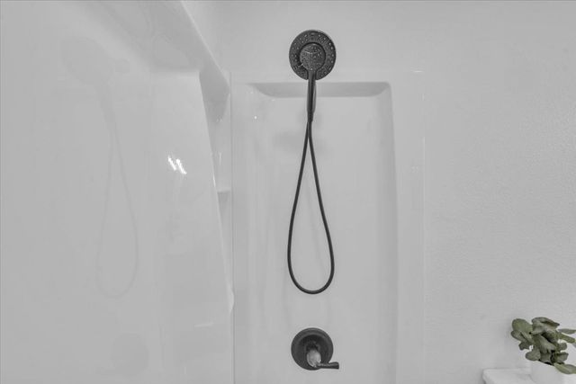 24 W Pardee Ln, Stockton, CA 95207