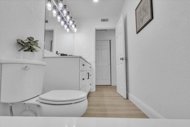 24 W Pardee Ln, Stockton, CA 95207