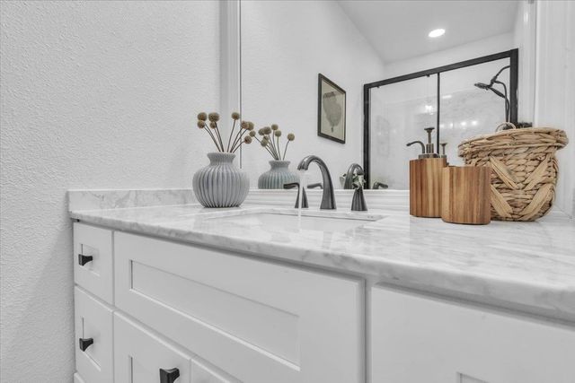 24 W Pardee Ln, Stockton, CA 95207