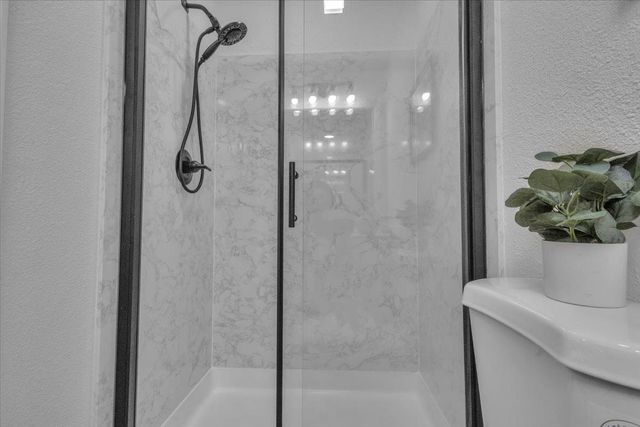 24 W Pardee Ln, Stockton, CA 95207