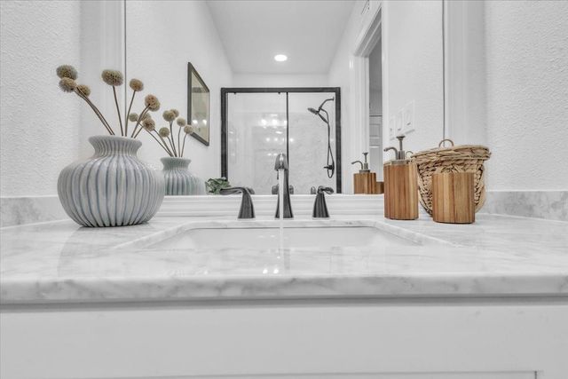 24 W Pardee Ln, Stockton, CA 95207