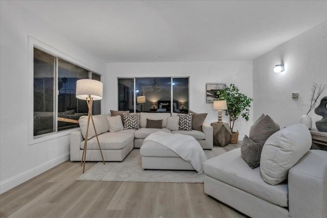 24 W Pardee Ln, Stockton, CA 95207