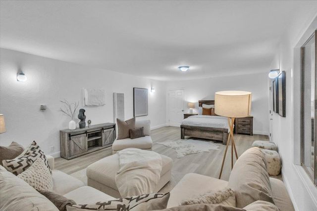 24 W Pardee Ln, Stockton, CA 95207