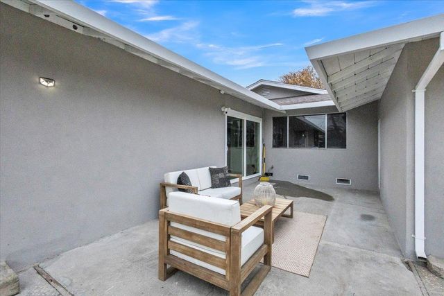 24 W Pardee Ln, Stockton, CA 95207