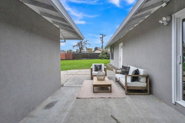 24 W Pardee Ln, Stockton, CA 95207