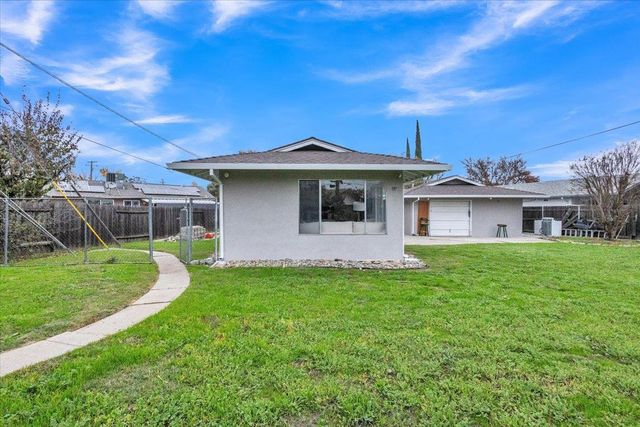 24 W Pardee Ln, Stockton, CA 95207