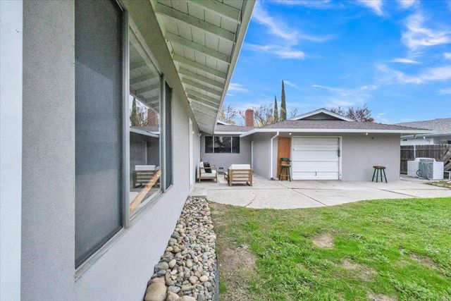 24 W Pardee Ln, Stockton, CA 95207