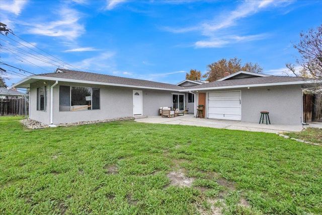 24 W Pardee Ln, Stockton, CA 95207