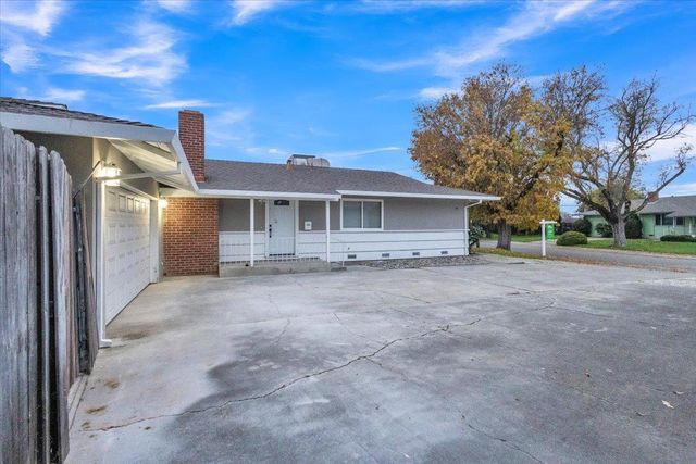 24 W Pardee Ln, Stockton, CA 95207