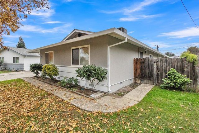 24 W Pardee Ln, Stockton, CA 95207