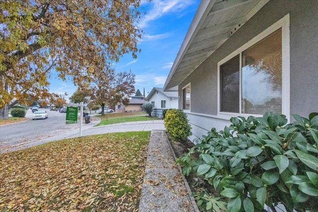 24 W Pardee Ln, Stockton, CA 95207