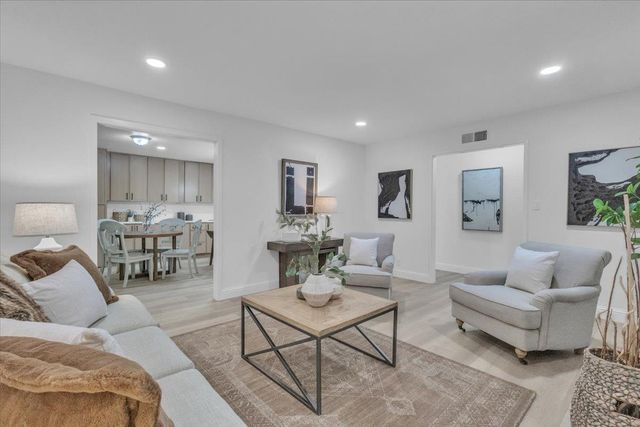 24 W Pardee Ln, Stockton, CA 95207