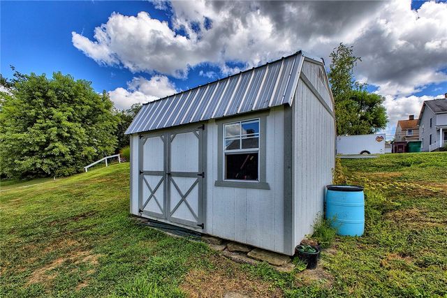 8005 Hayward St, Hempfield Twp, PA 15691