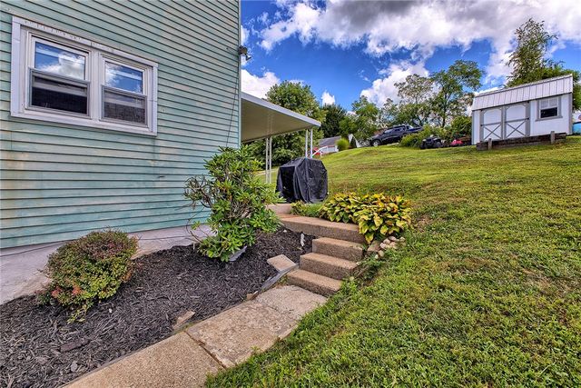 8005 Hayward St, Hempfield Twp, PA 15691