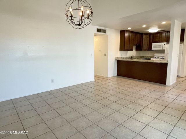 822 S Langley Ave Unit 207, Tucson, AZ 85710