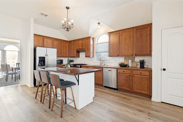 9037 Chardin Park Drive, Fort Worth, TX 76244