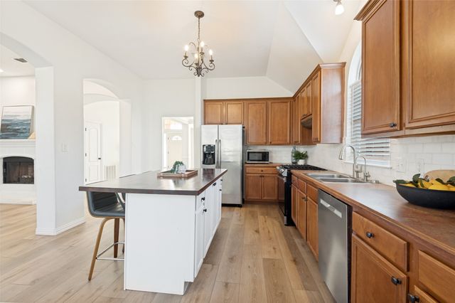 9037 Chardin Park Drive, Fort Worth, TX 76244