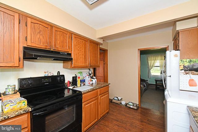 30 ROUNDWOOD LN, Levittown, PA 19055