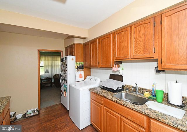 30 ROUNDWOOD LN, Levittown, PA 19055