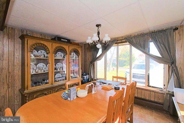 30 ROUNDWOOD LN, Levittown, PA 19055
